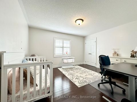 Photo 23 at 194 Twin Hills Crescent, Vellore Village, Vaughan