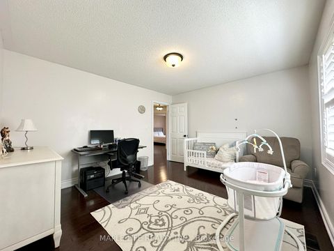 Photo 24 at 194 Twin Hills Crescent, Vellore Village, Vaughan