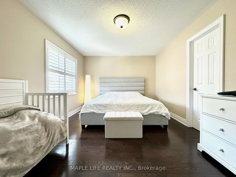 Photo 25 at 194 Twin Hills Crescent, Vellore Village, Vaughan