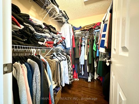 Photo 30 at 194 Twin Hills Crescent, Vellore Village, Vaughan