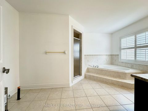 Photo 31 at 194 Twin Hills Crescent, Vellore Village, Vaughan