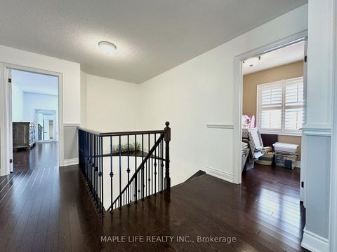Photo 34 at 194 Twin Hills Crescent, Vellore Village, Vaughan