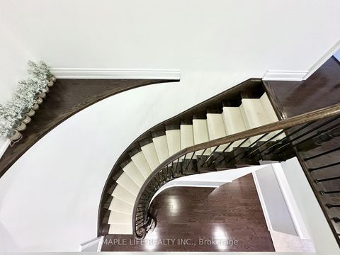 Photo 36 at 194 Twin Hills Crescent, Vellore Village, Vaughan