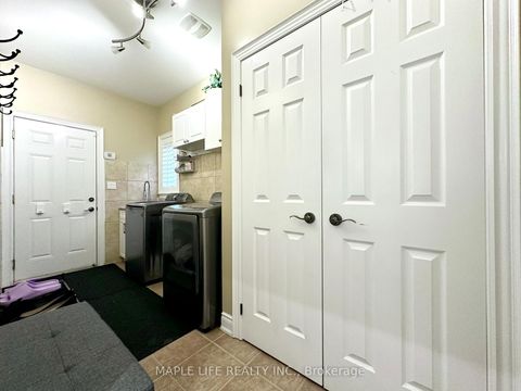 Photo 38 at 194 Twin Hills Crescent, Vellore Village, Vaughan