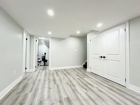Photo 39 at 194 Twin Hills Crescent, Vellore Village, Vaughan