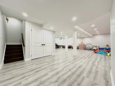 Photo 42 at 194 Twin Hills Crescent, Vellore Village, Vaughan