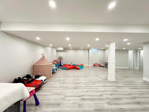 Photo 44 at 194 Twin Hills Crescent, Vellore Village, Vaughan