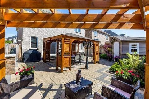 Photo 46 at 194 Twin Hills Crescent, Vellore Village, Vaughan