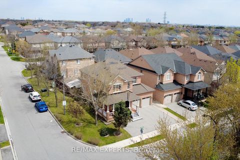 Photo 3 at 1 Via Cristina Way, Sonoma Heights, Vaughan