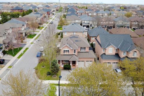 Photo 4 at 1 Via Cristina Way, Sonoma Heights, Vaughan