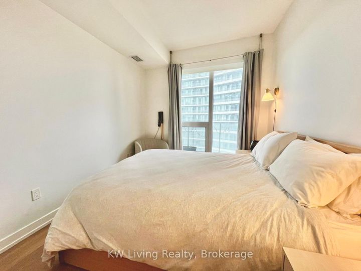 Photo 7 at 1906 - 117 McMahon Drive, Bayview Village, Toronto