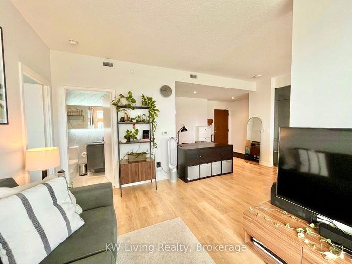 Photo 14 at 1906 - 117 McMahon Drive, Bayview Village, Toronto