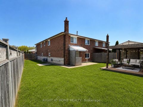 Photo 1 at 18 Clubhouse Court, Jane Heights, Toronto