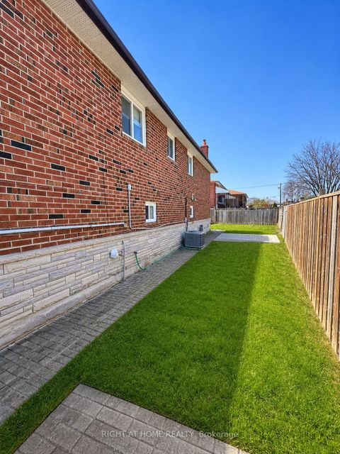 Photo 2 at 18 Clubhouse Court, Jane Heights, Toronto
