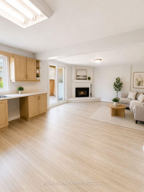 Photo 17 at 18 Clubhouse Court, Jane Heights, Toronto