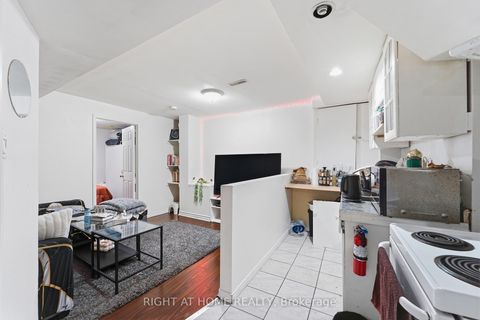 Photo 31 at 141 Sandown Avenue, Cliffside, Toronto