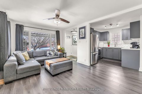 Photo 3 at 5 Acorn Avenue, City Centre West, Toronto