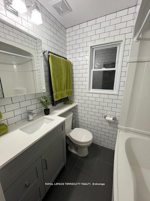 Photo 7 at 5 Acorn Avenue, City Centre West, Toronto