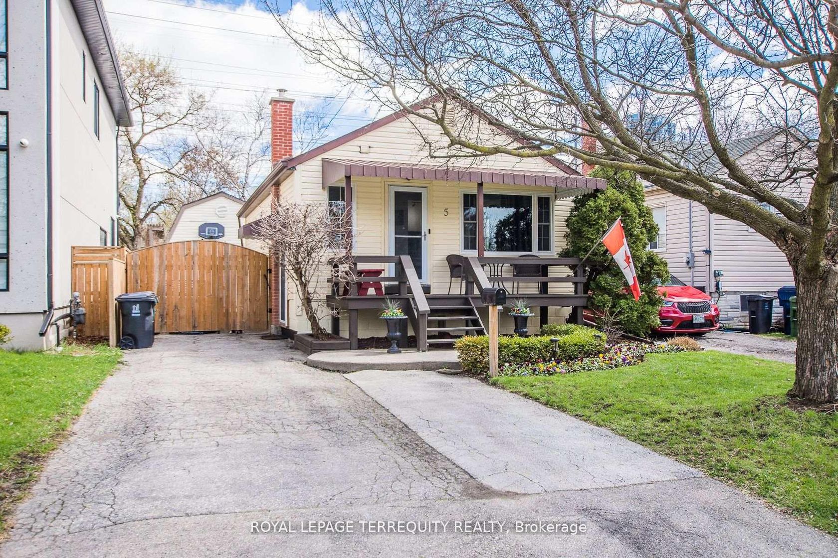 5 Acorn Avenue, City Centre West, Toronto photo number 2