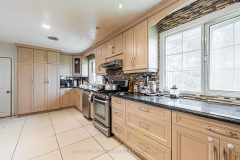 Photo 9 at 50 Collard Drive, King City, King