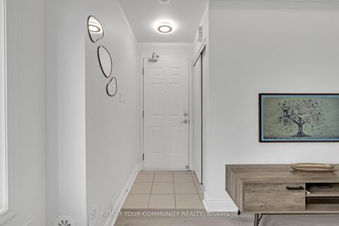 Photo 2 at 218 - 17 Coneflower Crescent, Branson, Toronto