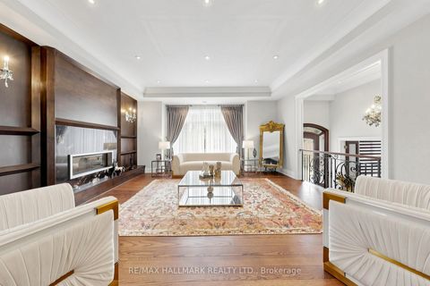 Photo 2 at 50 LLOYDMINSTER Crescent, Newtonbrook East, Toronto