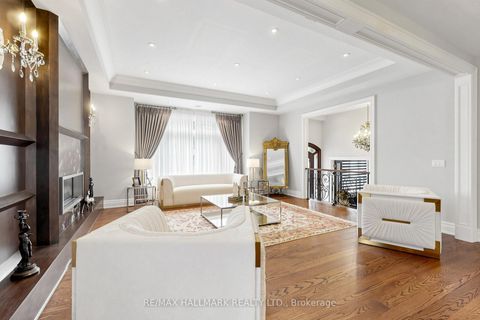 Photo 3 at 50 LLOYDMINSTER Crescent, Newtonbrook East, Toronto