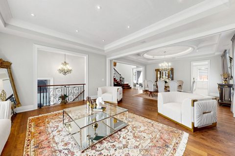 Photo 5 at 50 LLOYDMINSTER Crescent, Newtonbrook East, Toronto