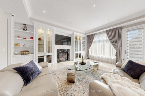 Photo 9 at 50 LLOYDMINSTER Crescent, Newtonbrook East, Toronto