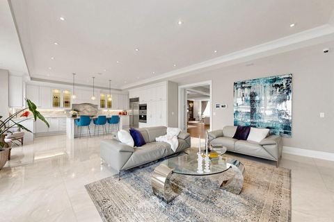 Photo 11 at 50 LLOYDMINSTER Crescent, Newtonbrook East, Toronto