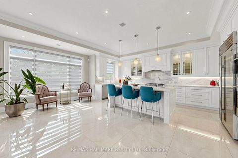 Photo 12 at 50 LLOYDMINSTER Crescent, Newtonbrook East, Toronto