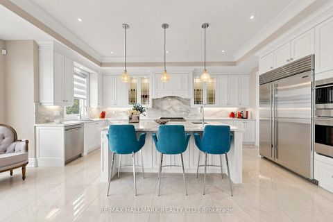 Photo 13 at 50 LLOYDMINSTER Crescent, Newtonbrook East, Toronto