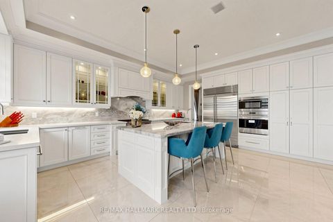 Photo 14 at 50 LLOYDMINSTER Crescent, Newtonbrook East, Toronto