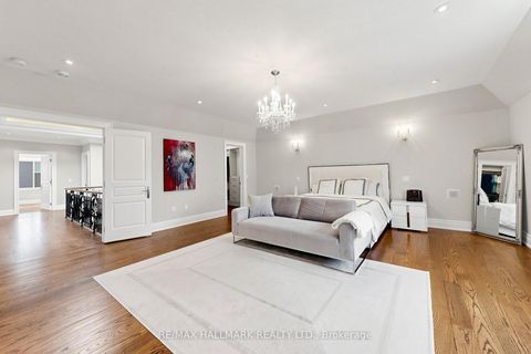 Photo 20 at 50 LLOYDMINSTER Crescent, Newtonbrook East, Toronto