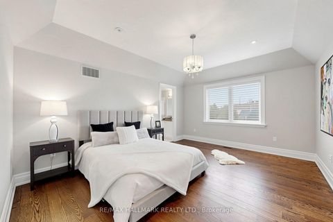 Photo 23 at 50 LLOYDMINSTER Crescent, Newtonbrook East, Toronto
