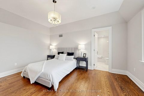 Photo 24 at 50 LLOYDMINSTER Crescent, Newtonbrook East, Toronto