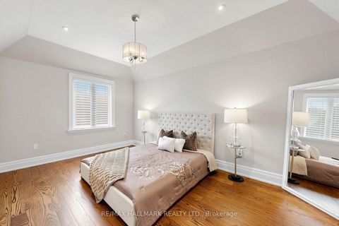 Photo 29 at 50 LLOYDMINSTER Crescent, Newtonbrook East, Toronto