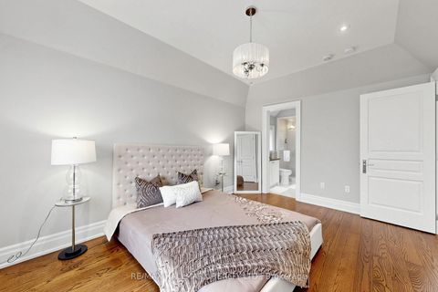 Photo 30 at 50 LLOYDMINSTER Crescent, Newtonbrook East, Toronto