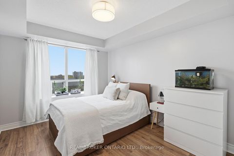 Photo 8 at 609 - 2 Clairtrell Road, Willowdale East, Toronto