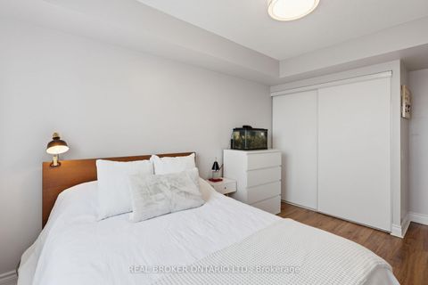 Photo 9 at 609 - 2 Clairtrell Road, Willowdale East, Toronto