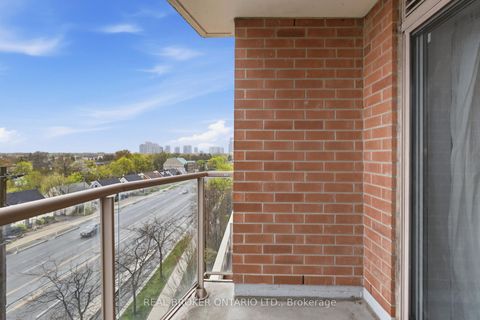 Photo 15 at 609 - 2 Clairtrell Road, Willowdale East, Toronto