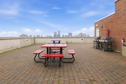 Photo 20 at 609 - 2 Clairtrell Road, Willowdale East, Toronto
