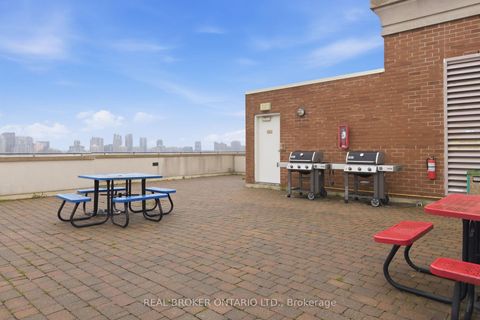 Photo 21 at 609 - 2 Clairtrell Road, Willowdale East, Toronto