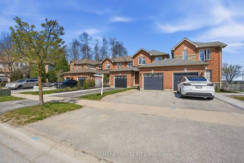 Photo 1 at 4 Hawthorne Crescent, Ardagh, Barrie