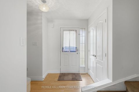 Photo 3 at 4 Hawthorne Crescent, Ardagh, Barrie