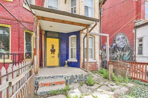Photo 1 at 15 Kensington Avenue, Chinatown, Toronto