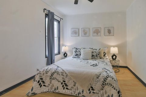 Photo 6 at 15 Kensington Avenue, Chinatown, Toronto