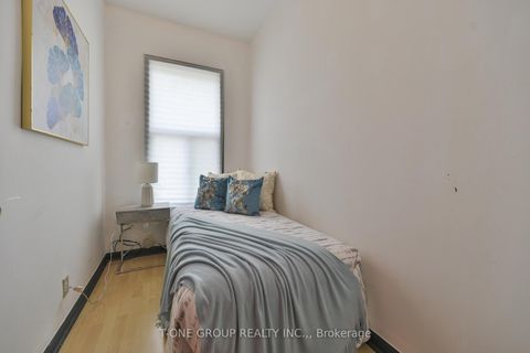 Photo 8 at 15 Kensington Avenue, Chinatown, Toronto