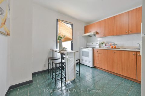 Photo 9 at 15 Kensington Avenue, Chinatown, Toronto