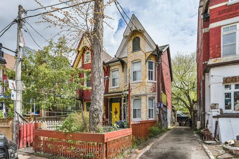 Photo 16 at 15 Kensington Avenue, Chinatown, Toronto
